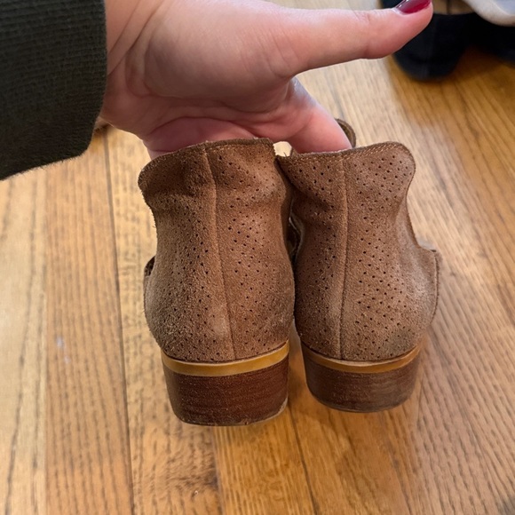✨ Lucky Brand Perforated Suede Slip-On Booties — Size 8.5 Women’s ✨ - Picture 3 of 5